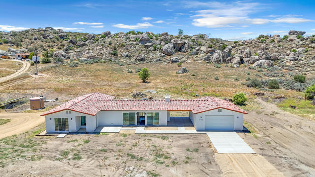 41265 Lakeshore Boulevard, Aguanga CA: https://media.crmls.org/mediaz/01ea6ae5-4cfe-4797-b0f1-89cfbba10a1f.jpg