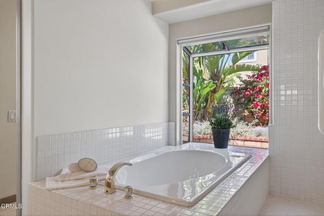 28 San Bernardino Avenue, Ventura CA: https://media.crmls.org/mediaz/01eade2a-32b1-45b4-8d33-9fbb9c8c2426.jpg