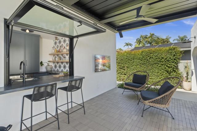 4223 Middlesex Dr, San Diego CA: https://media.crmls.org/mediaz/01eb3318-976a-4b4e-86c7-d597cb75067f.jpg