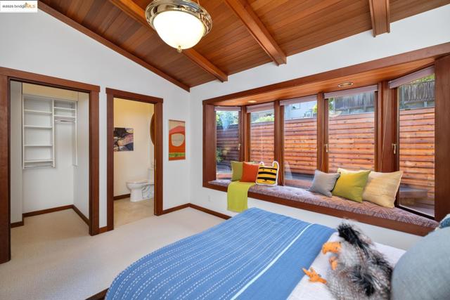 6890 Charing Cross Road, Berkeley CA: https://media.crmls.org/mediaz/01eb77f9-4b9f-43cb-9c6c-f44e79a256f4.jpg