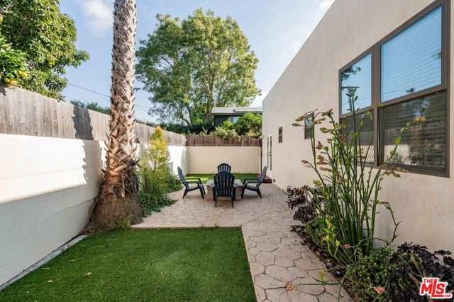 3718 S Barrington Avenue, Los Angeles CA: https://media.crmls.org/mediaz/01ebb88d-7edb-443d-9eec-2466ad786c04.jpg
