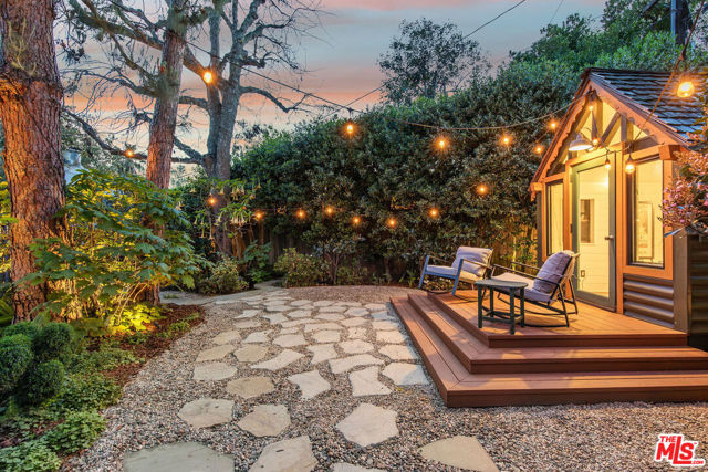 10155 Valley Spring Lane, Toluca Lake CA: https://media.crmls.org/mediaz/01ebd7ed-b037-4068-820c-f9abdca39dab.jpg