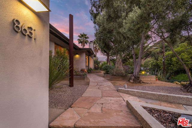 8631 Allenwood Road, Los Angeles CA: https://media.crmls.org/mediaz/01ebeb6a-c901-45df-879b-3a2b0753f3ea.jpg