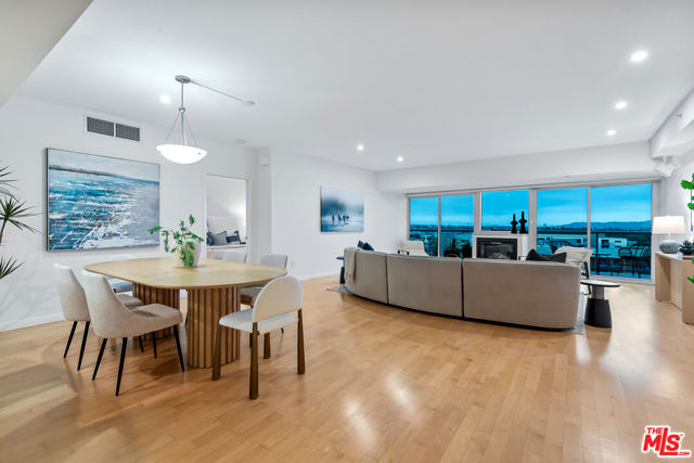 13600 Marina Pointe Drive, Marina del Rey CA: https://media.crmls.org/mediaz/01ec0839-acbe-40fa-b74d-ca6cf4597a99.jpg