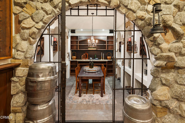 5065 Indianola Way, La Canada Flintridge CA: https://media.crmls.org/mediaz/01ec0d01-5734-4186-81bf-efbc73d33916.jpg