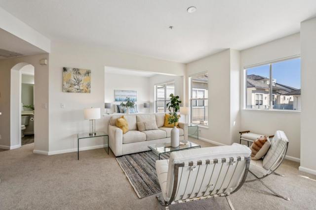 200 Baltic Circle, Redwood City CA: https://media.crmls.org/mediaz/01ec262e-042b-4b73-b8e2-df8390618997.jpg