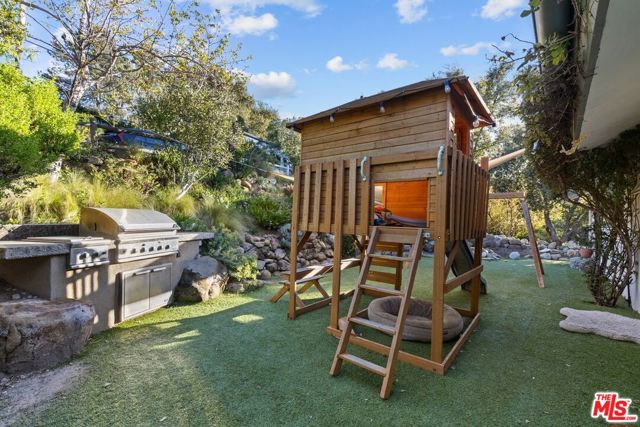 2373 Tuna Canyon Road, Topanga CA: https://media.crmls.org/mediaz/01ec27f6-93fe-4ac0-83ed-a6d8982f2443.jpg