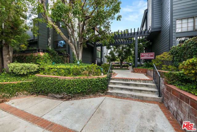 5731 Topanga Canyon Boulevard, Woodland Hills CA: https://media.crmls.org/mediaz/01ecb9c7-7514-4829-8308-a2bb5ea697da.jpg