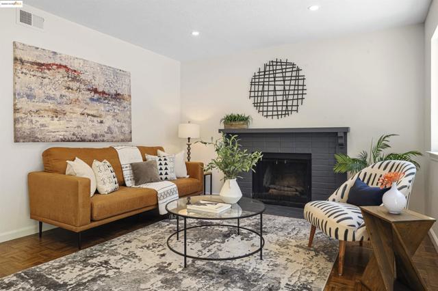 160 Manzanita Pl, Hercules CA: https://media.crmls.org/mediaz/01ed360a-c498-4f89-aa02-ed2f2058dca6.jpg