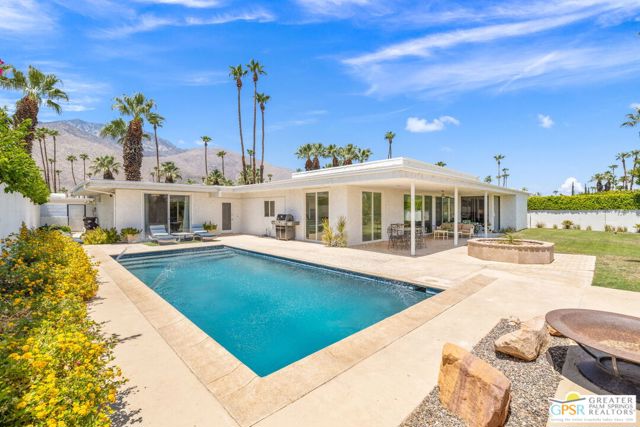 2130 S Toledo Avenue, Palm Springs CA: https://media.crmls.org/mediaz/01ed704b-128f-4568-917f-125f422c0e95.jpg