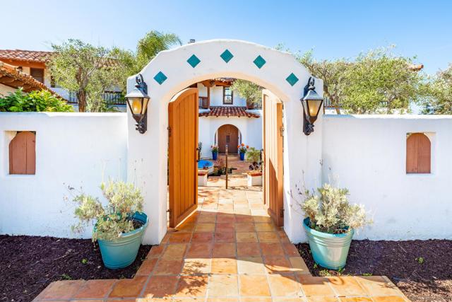 859 Cocos Dr, San Marcos CA: https://media.crmls.org/mediaz/01edf5a6-c5c6-4b8e-a479-88e30a8fbd64.jpg