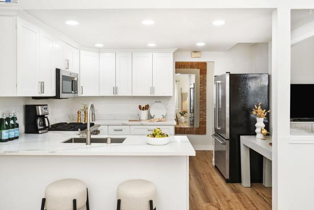 1001 Crellin Rd, Pleasanton CA: https://media.crmls.org/mediaz/01ee256f-76cc-40e7-b75e-8d16aa9c770a.jpg