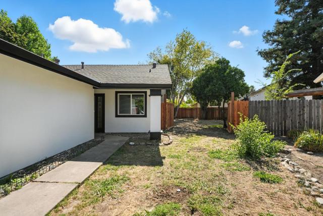 1190 Rio Norte Way, Sacramento CA: https://media.crmls.org/mediaz/01ee49e7-6465-40c5-b85b-f7ffcdd437db.jpg