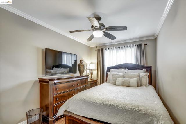 6610 Bancroft Avenue, Oakland CA: https://media.crmls.org/mediaz/01eed94a-37fd-490d-af5d-52306b361be0.jpg