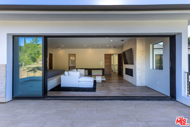 4607 Vanalden Avenue, Tarzana CA: https://media.crmls.org/mediaz/01ef2196-5a5c-4980-99d6-8d09aed3ee33.jpg