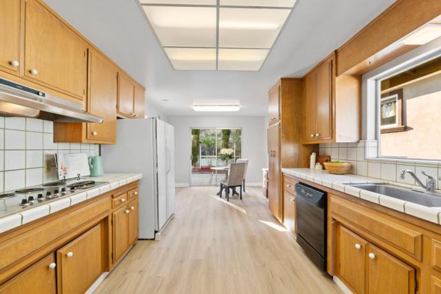 942 Viewridge Drive, San Mateo CA: https://media.crmls.org/mediaz/01ef28b5-97da-4cab-972a-a92ac5b1f43c.jpg