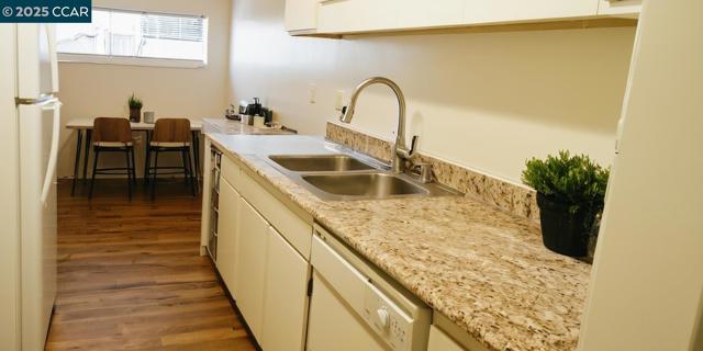 810 Oak Grove Rd, Concord CA: https://media.crmls.org/mediaz/01f00517-7c83-4229-a9a1-d99d567b3316.jpg
