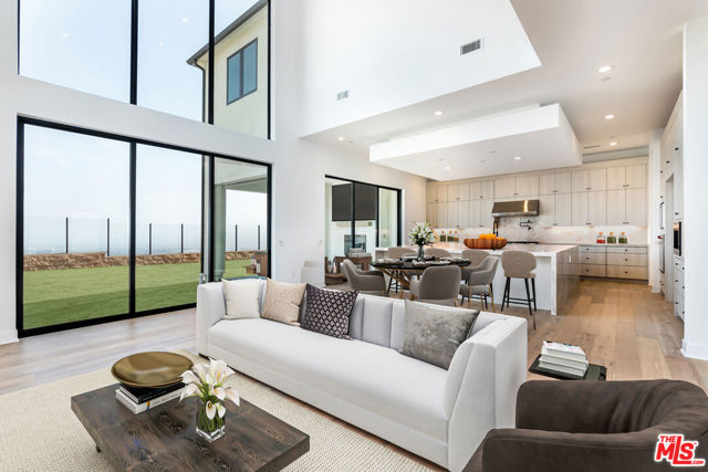11770 N Hillsborough Lane, Porter Ranch CA: https://media.crmls.org/mediaz/01f02797-627d-45a5-b271-604e06be2f38.jpg