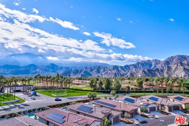 80240 Platinum Way, La Quinta CA: https://media.crmls.org/mediaz/01f12cfc-5151-42e2-9d75-a9616742922b.jpg