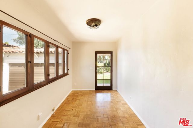 112 N Valley Street, Burbank CA: https://media.crmls.org/mediaz/01f133ac-3e96-4cb6-8014-60b192200110.jpg