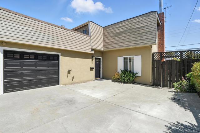 946 Laguna Avenue, Burlingame CA: https://media.crmls.org/mediaz/01f178db-7559-42fa-8cff-7c91bc4e50de.jpg