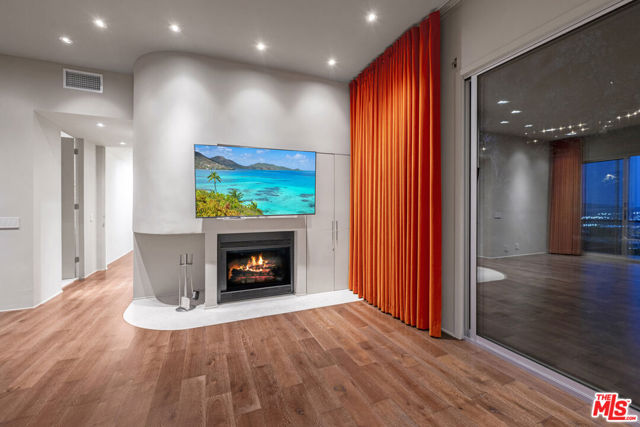 3625 Lowry Road, Los Angeles CA: https://media.crmls.org/mediaz/01f18300-316e-44b6-98e3-737b6639f065.jpg