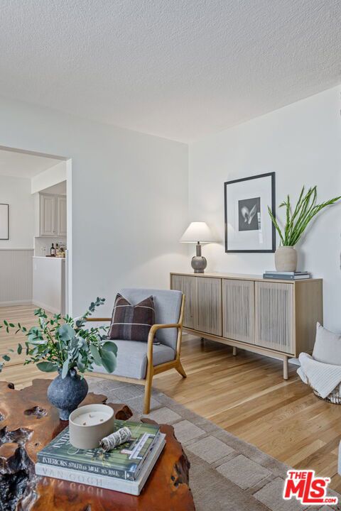 3228 Sagamore Way, Los Angeles CA: https://media.crmls.org/mediaz/01f1dd72-9898-4864-ad36-13fc0b9973bd.jpg