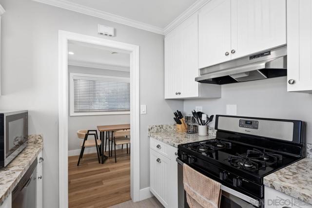 850 856 Olive Avenue, Coronado CA: https://media.crmls.org/mediaz/01f22b7c-83eb-4425-88b6-c0bbe31d7040.jpg