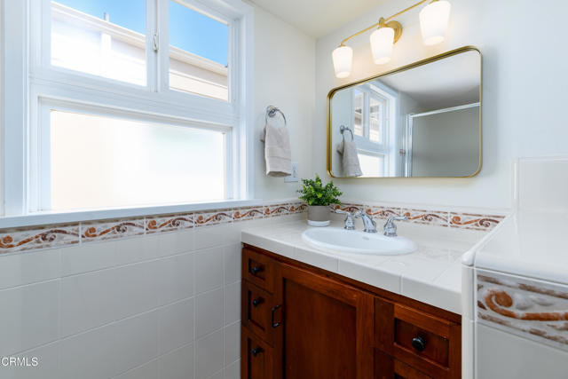 1905 Ocean Drive, Oxnard CA: https://media.crmls.org/mediaz/01f248be-784a-44e9-9e08-cee9daa392f1.jpg