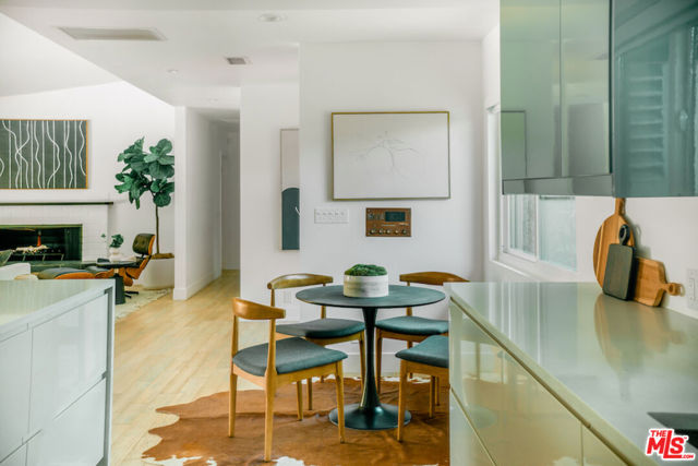 2700 Carmar Drive, Los Angeles CA: https://media.crmls.org/mediaz/01f2e162-e433-4fdb-8565-28abf0bfe11c.jpg