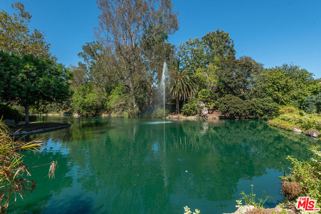 7211 Raintree Circle, Culver City CA: https://media.crmls.org/mediaz/01f3cead-8ce8-408c-a526-1f1c3e8c726e.jpg
