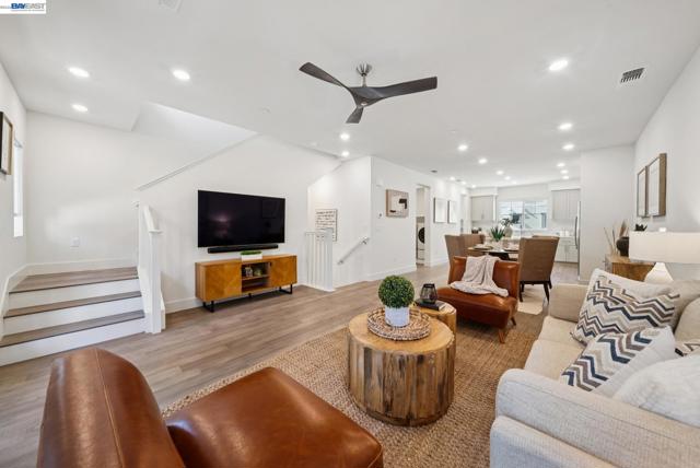 57109 Via Vicenza, San Ramon CA: https://media.crmls.org/mediaz/01f422a9-fd7c-449a-9e9c-dfd22dd7e135.jpg