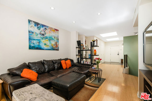 2111 S Beverly Glen Boulevard, Los Angeles CA: https://media.crmls.org/mediaz/01f42f40-af2f-47b7-9c94-ac5edc576b17.jpg
