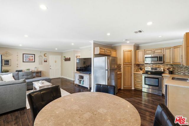 18601 Collins Street, D27 photo 8