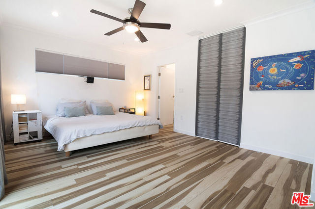 441 W Ellis Avenue, Inglewood CA: https://media.crmls.org/mediaz/01f4476f-7f52-4ede-a6d6-1785dc5b3210.jpg