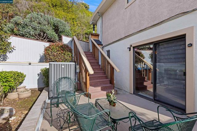 716 Gelston Pl, El Cerrito CA: https://media.crmls.org/mediaz/01f51881-51d6-4eb6-9c07-5272a25a2dc1.jpg