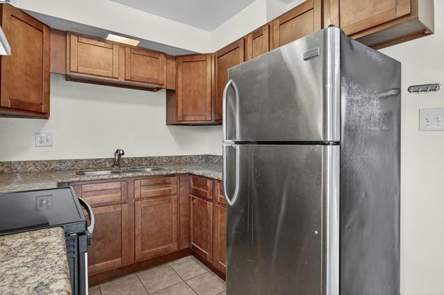 273 MacArthur Blvd, Oakland CA: https://media.crmls.org/mediaz/01f589c1-15a3-4c2c-a137-e70a8a3b3c7b.jpg