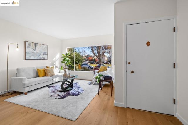 1241 Park Ave, Alameda CA: https://media.crmls.org/mediaz/01f5a60f-6731-454a-ad38-568e2a84907b.jpg