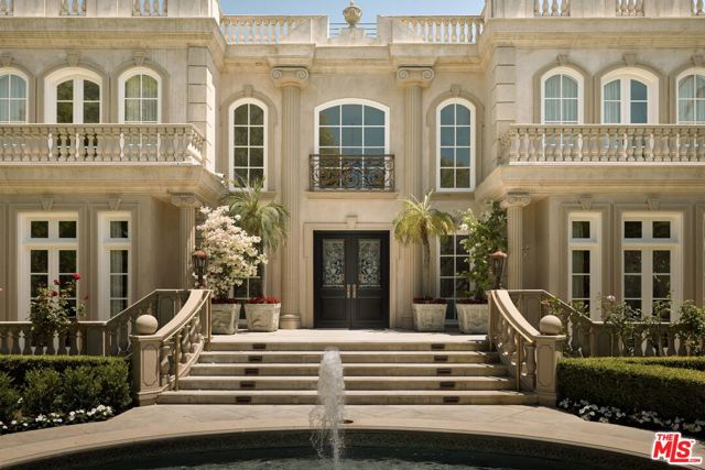628 N Rodeo Drive, Beverly Hills CA: https://media.crmls.org/mediaz/01f63a39-08f5-44fc-a149-4ff15cdb8d2d.jpg