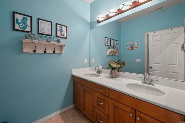 25111 Cedar Ridge Court, Wildomar CA: https://media.crmls.org/mediaz/01f68097-d6b8-420a-8542-2482639d5628.jpg