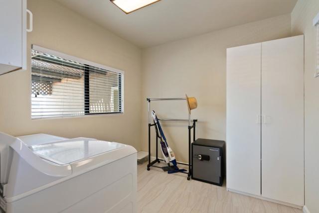 38 Barbras Court, Hollister CA: https://media.crmls.org/mediaz/01f6f777-f4fb-413c-9db9-2f3bc4641e3f.jpg
