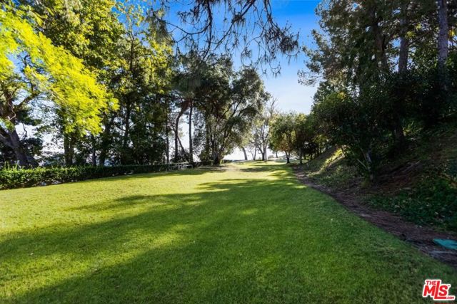 2968 Nicada Drive, Los Angeles CA: https://media.crmls.org/mediaz/01f735d3-93fb-4be9-aae8-a3799ffbee02.jpg