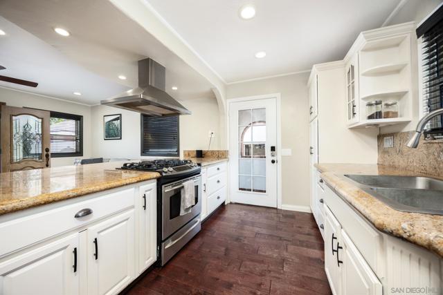 2541 Haller St, San Diego CA: https://media.crmls.org/mediaz/01f7e6fa-629d-410e-a710-d06b8adcdb5e.jpg