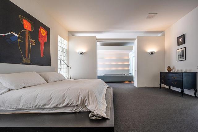 520 W ViA Lola, Palm Springs CA: https://media.crmls.org/mediaz/01f7fc30-1506-428f-a587-65e7fa111428.jpg