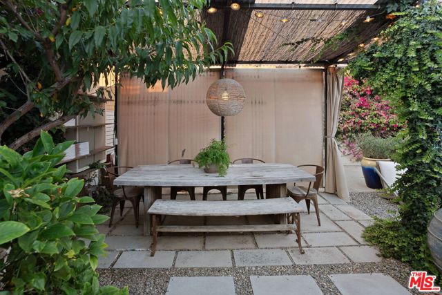 626 Pacific Street, Santa Monica CA: https://media.crmls.org/mediaz/01f88b0b-1703-4add-b6f3-73517bcdbb9c.jpg