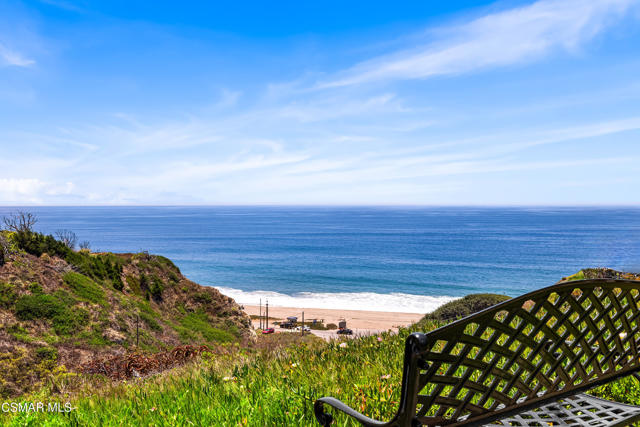 6766 Las Olas Way, Malibu CA: https://media.crmls.org/mediaz/01f8f061-be47-4d11-b2f2-8ecbcdfe5c65.jpg