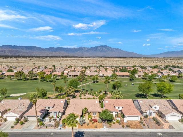 37383 Westridge Avenue, Palm Desert CA: https://media.crmls.org/mediaz/01f91441-1b2f-4e7a-856c-bf13b573dbb1.jpg