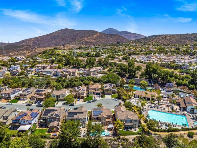 366 Plaza Paraiso, Chula Vista CA: https://media.crmls.org/mediaz/01f9c1c0-ebf4-4b41-a44b-72800047e819.jpg