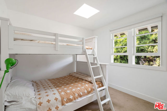 729 Superba Avenue, Venice CA: https://media.crmls.org/mediaz/01f9f416-684d-4dc2-a299-d7b53c7d28d8.jpg