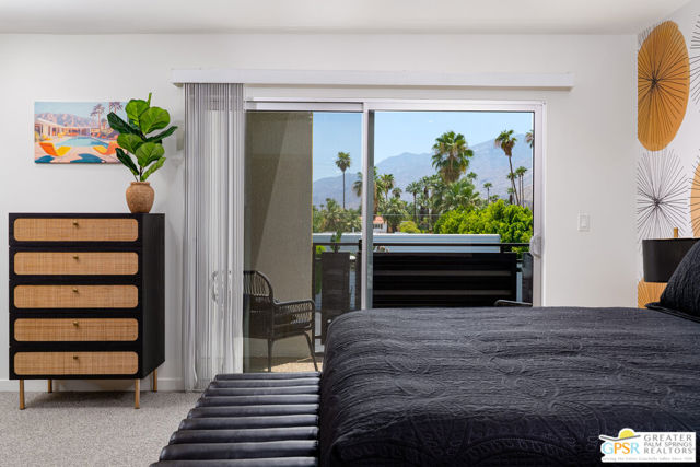 588 E San Lorenzo Road, Palm Springs CA: https://media.crmls.org/mediaz/01fa30c9-fcb7-40c6-abaa-f09f08d30f2a.jpg